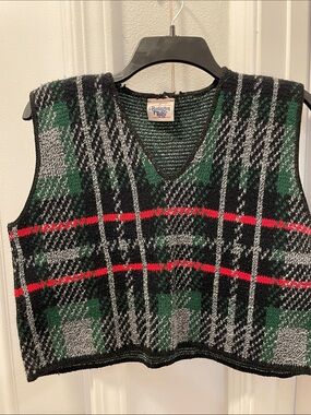 Huntington Ridge V-Neck Plaid Sweater Vest in Black, Green & Red